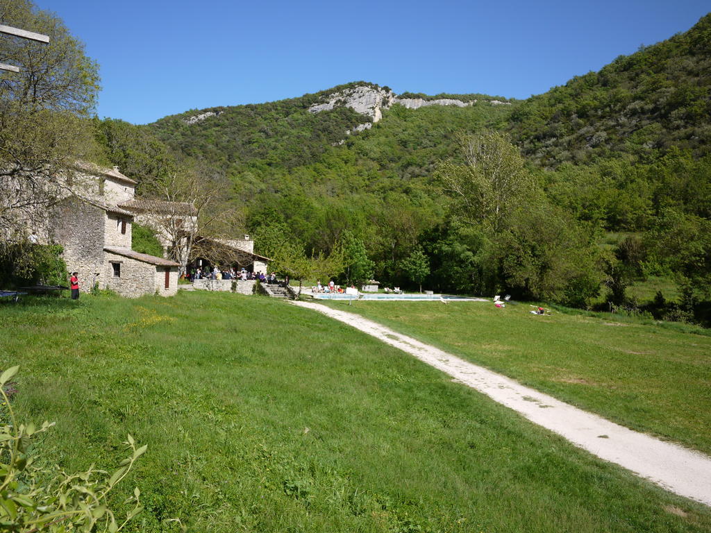 Auberge Des Seguins Buoux Exterior foto